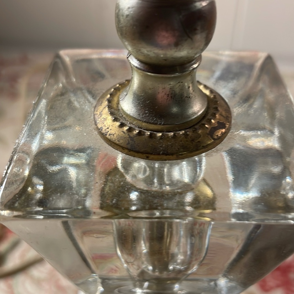 Clear Lucite Stacked Cube Table Lamp Art Deco or Mid Century - Picture 13 of 15
